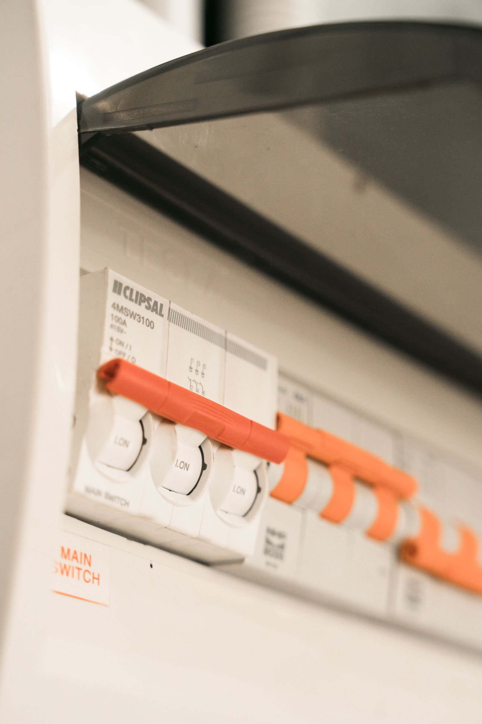 Simple diagram of an electrical panel showing essential backup circuits separated from whole-home circuits