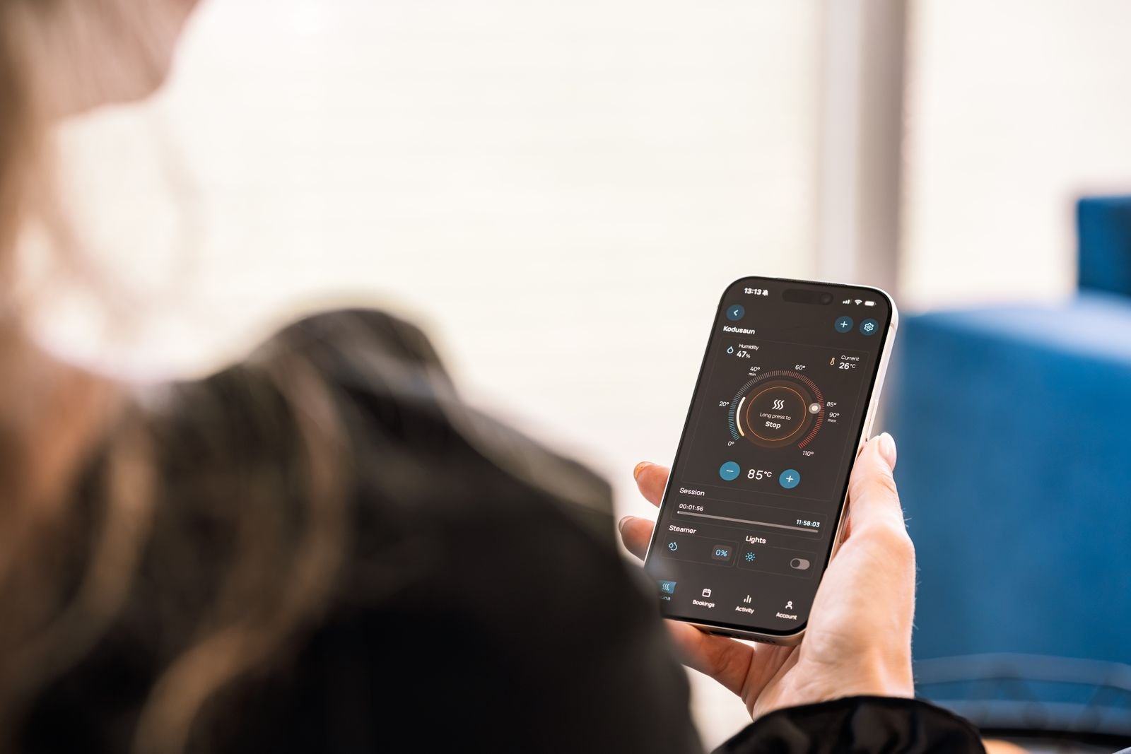 Home battery app dashboard showing live power flow between solar, grid, and battery